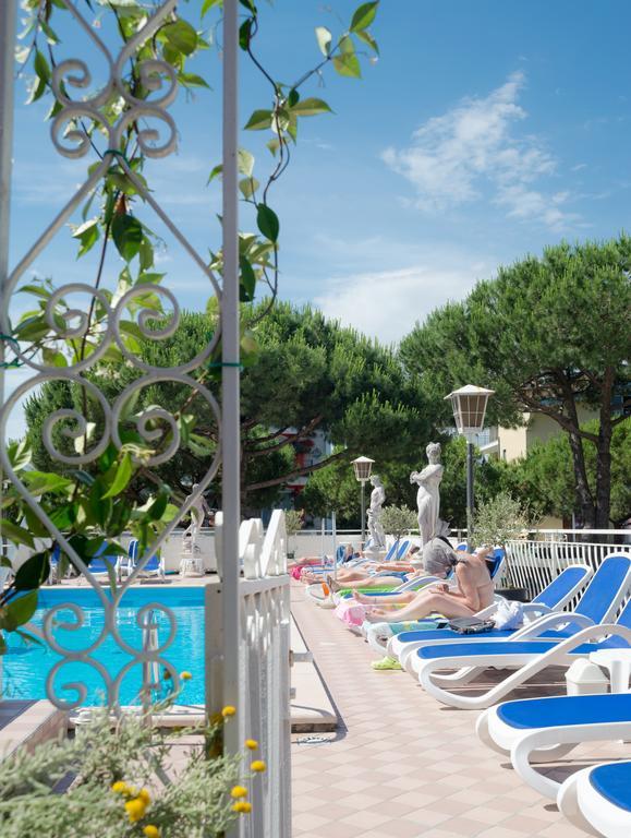 Hotel Trevi Lido di Jesolo Exterior foto