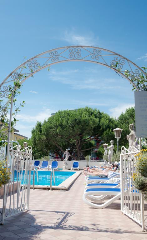 Hotel Trevi Lido di Jesolo Exterior foto